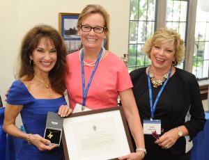 Marymount Alumnae Association Board members Jean Wynn, MC ’80 (center), and Joyce Abamont, MC ’66 (right), present Susan Lucci with the Alumna of Achievement Award. (Photo by Chris Taggart)