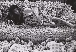 Yayoi Kusama, 1968. Photo: Shunk-Kender © Roy Lichtenstein Foundation.