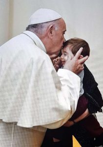 pope francis kisses baby